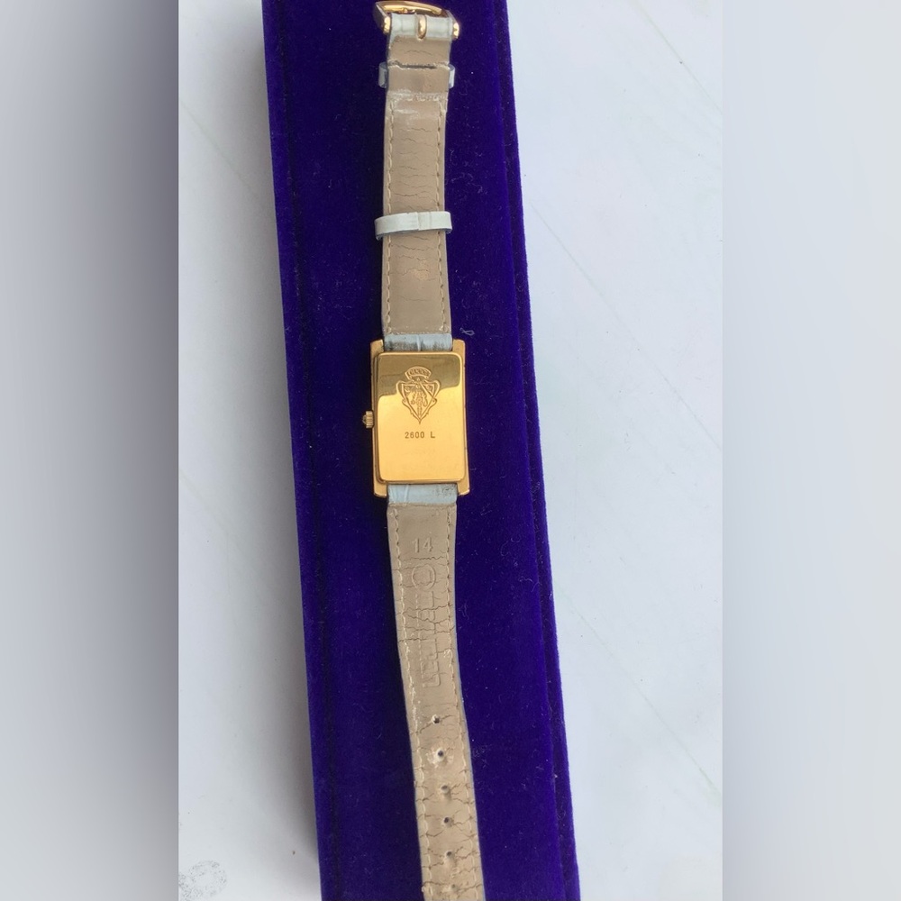 Gucci Gold-Tone Rectangular Watch with distinctive dial 💙🤍 - Picture 10 of 16
